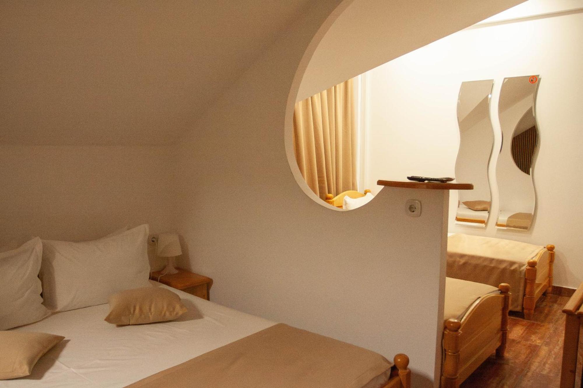 Steaua Apelor Family Resort Nufaru Eksteriør bilde