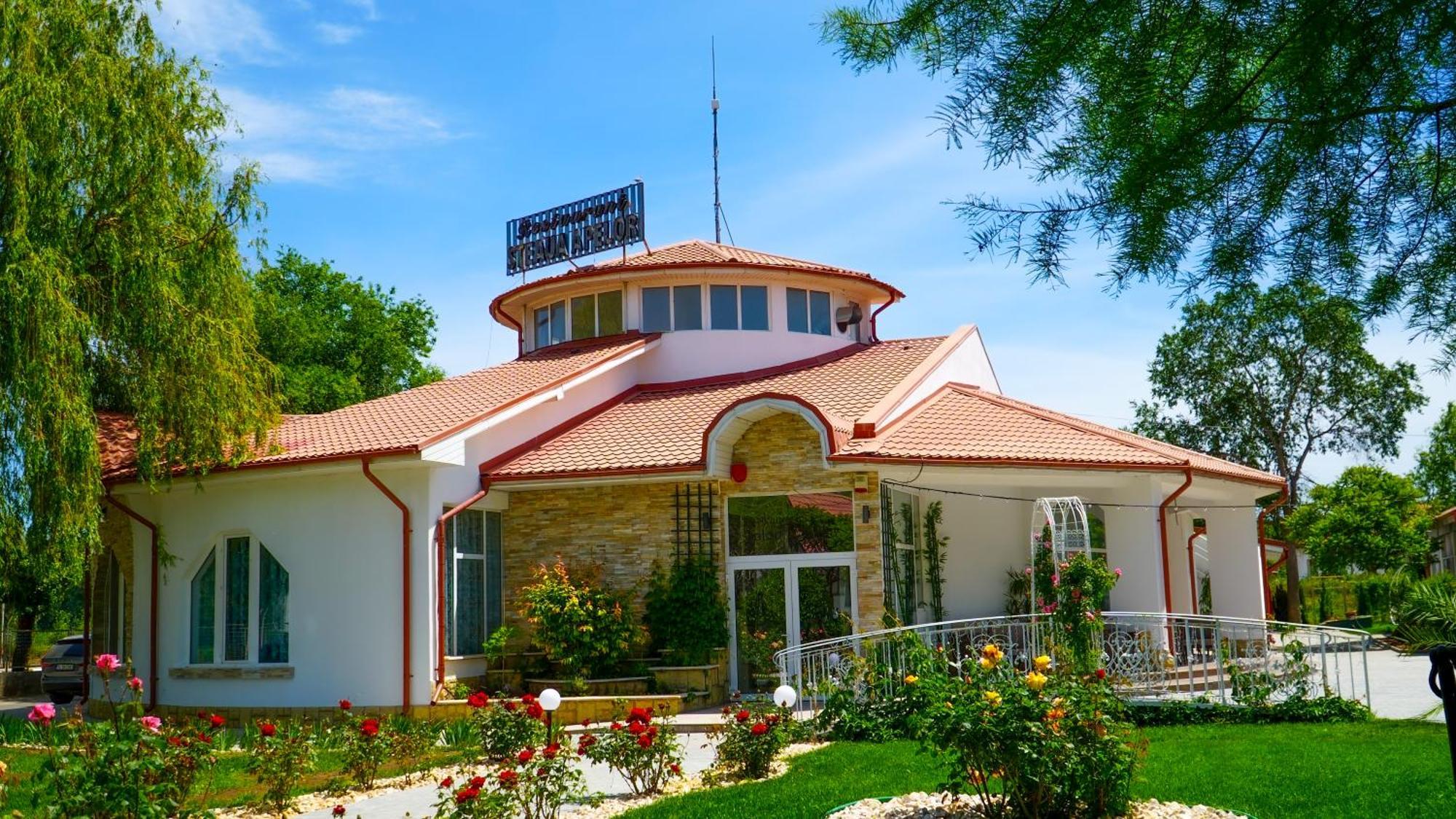Steaua Apelor Family Resort Nufaru Eksteriør bilde